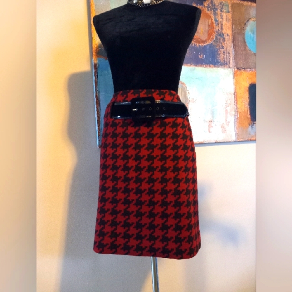 Donna Degnan Red & Black Houndstooth Fleece Belted Skirt Size 8 NWOT